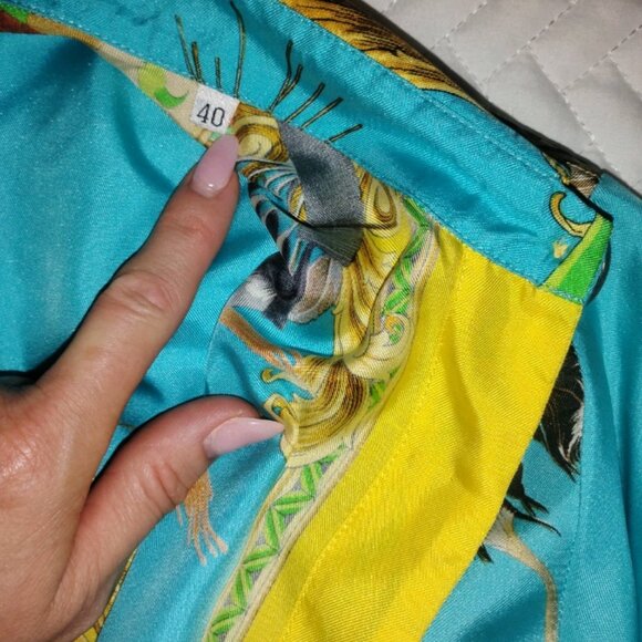 Picture Perfect Vintage Gianni Versace Silk Shirt Size 40. Made In Italy. - Picture 4 of 7